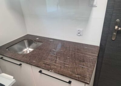 Blaty w gabinetach lekarskich (granit Brown Silk) - Mountain Stone