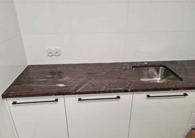 Blaty w gabinetach lekarskich (granit Brown Silk) - Mountain Stone