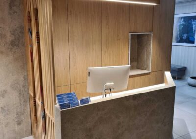 Recepcja w Centrum Stomatologicznym (wapień Transylvania) - Mountain Stone