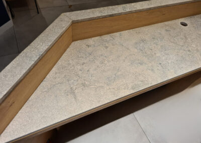 Recepcja w Centrum Stomatologicznym (wapień Transylvania) - Mountain Stone