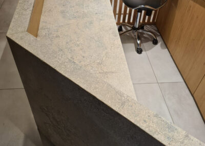 Recepcja w Centrum Stomatologicznym (wapień Transylvania) - Mountain Stone