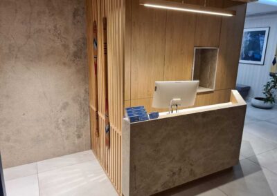 Recepcja w Centrum Stomatologicznym (wapień Transylvania) - Mountain Stone