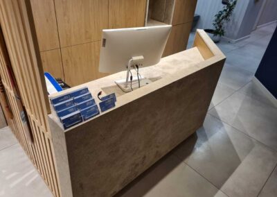 Recepcja w Centrum Stomatologicznym (wapień Transylvania) - Mountain Stone