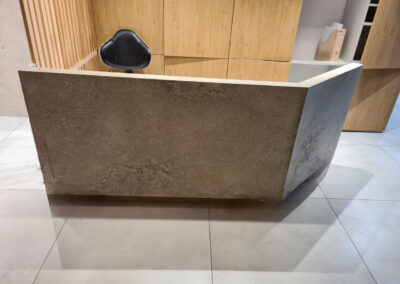 Recepcja w Centrum Stomatologicznym (wapień Transylvania) - Mountain Stone