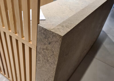 Recepcja w Centrum Stomatologicznym (wapień Transylvania) - Mountain Stone