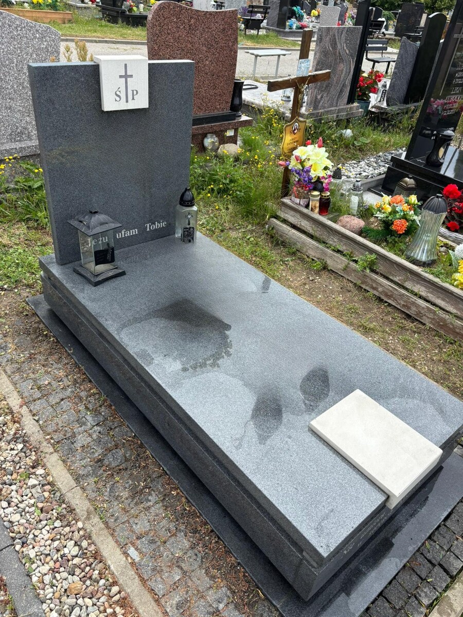 Pomniki granitowe Pomniki granitowe